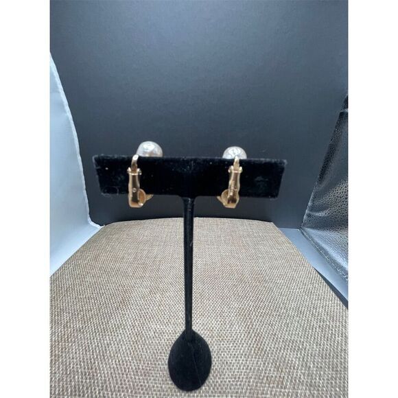 Vintage Gold Tone Clip-On Baroque Pearl Earrings calla lily flower - Picture 3 of 6